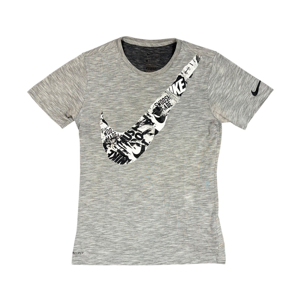 Nike T-Shirt Mens S Grey Dri-FIT 923532-063 Collage‎ Swoosh Graphic Athletic Tee